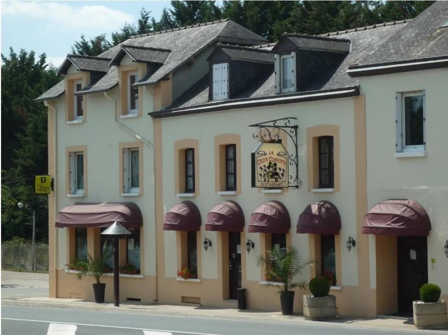 Logis Hotel-Restaurant La Croix Couverte Mayenne Bagian luar foto