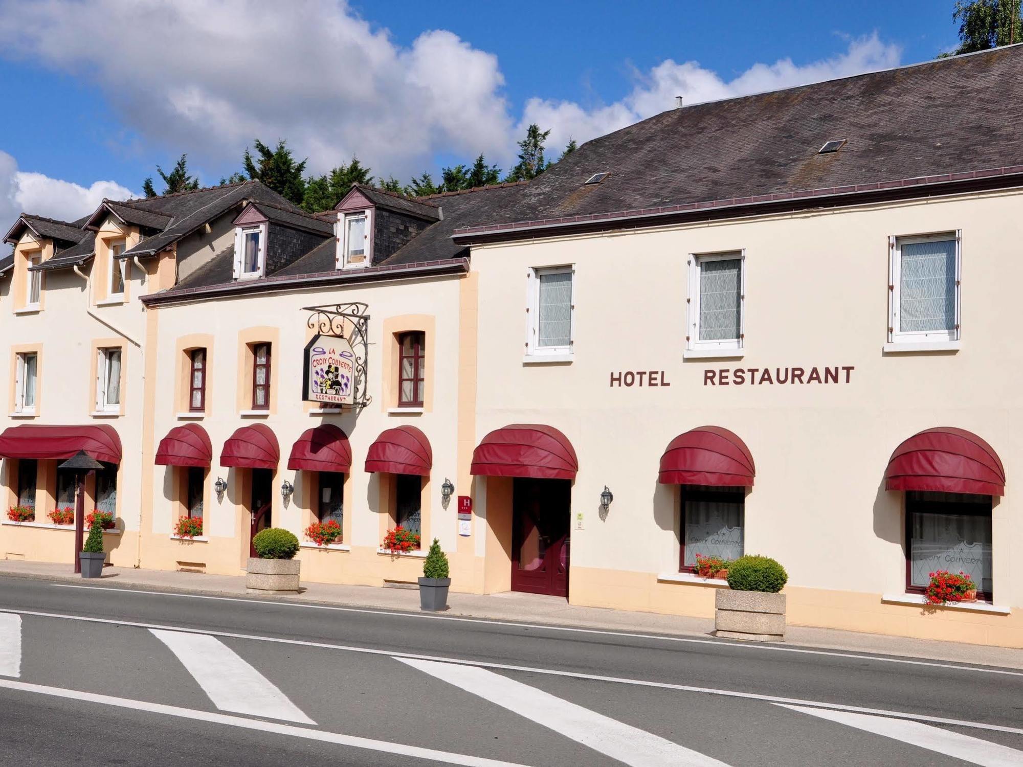 Logis Hotel-Restaurant La Croix Couverte Mayenne Bagian luar foto