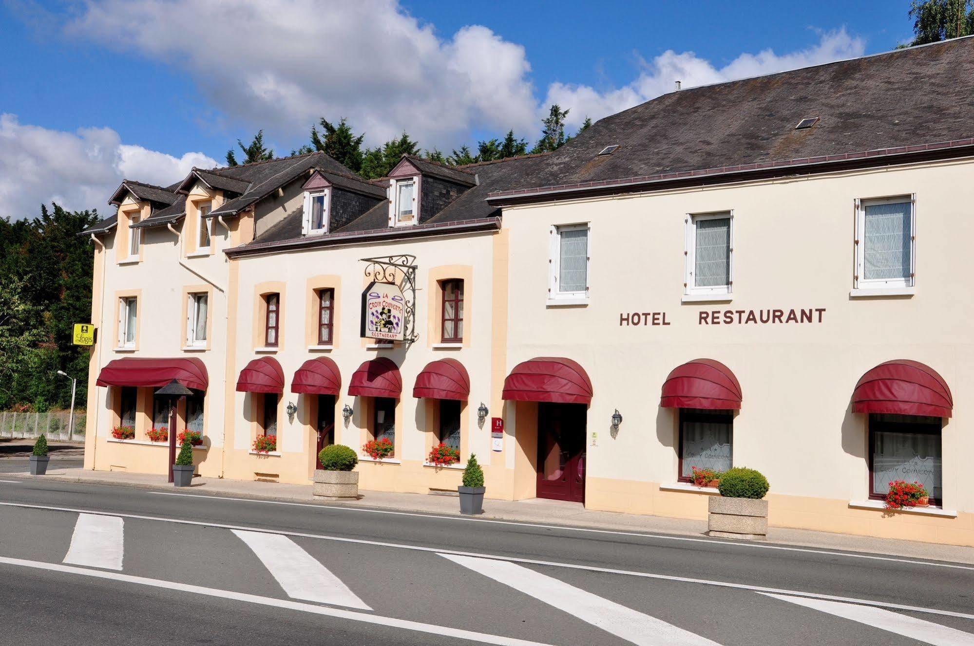 Logis Hotel-Restaurant La Croix Couverte Mayenne Bagian luar foto